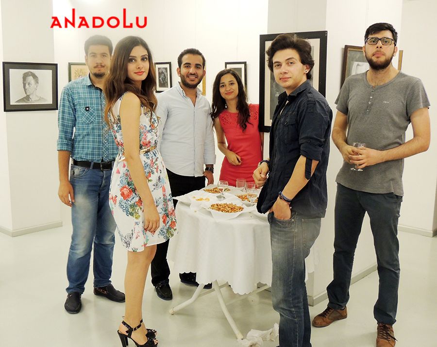 Ankarada Karakalem Resim Sergisinde Örnekler