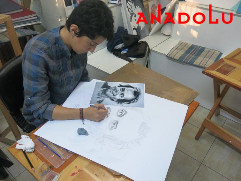 Hobi Grubu Karakalem Potresi Çalışan Kadın Ankara