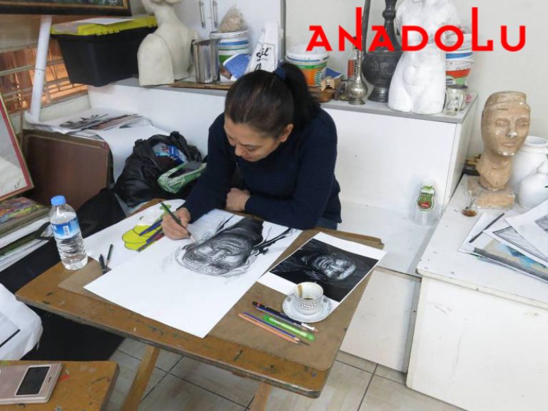 Yaşlı Kadın Çizmi Yapan Hobi Grupları Ankara